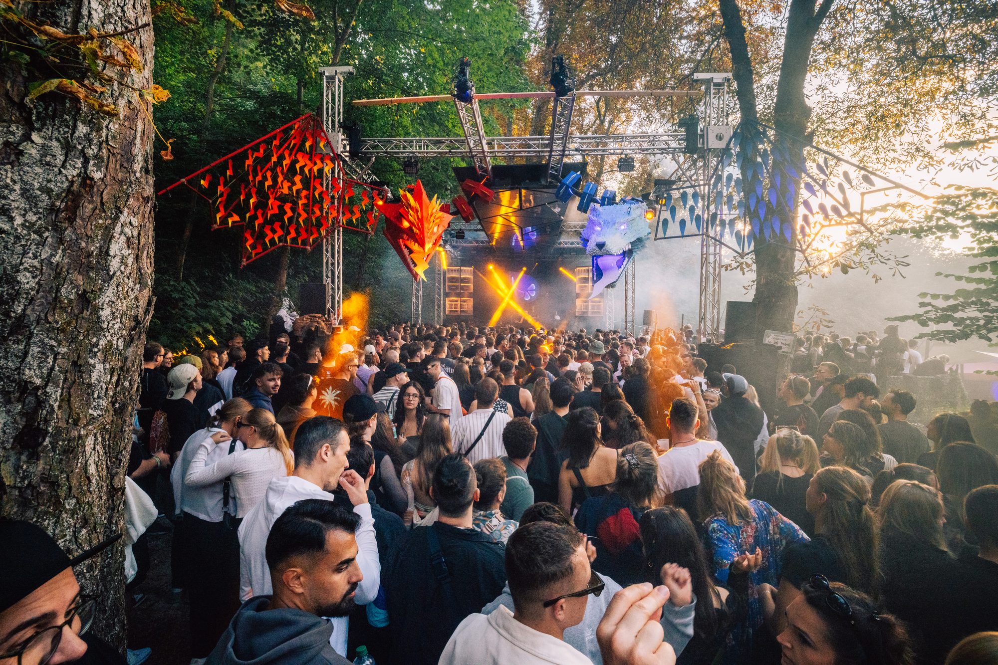 Menschenmenge vor der Hauptbühne am WmG Festival in Heubach